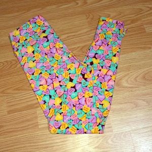 LulaRoe Candy Heart Leggings ONE SIZE FITS ALL! 👖